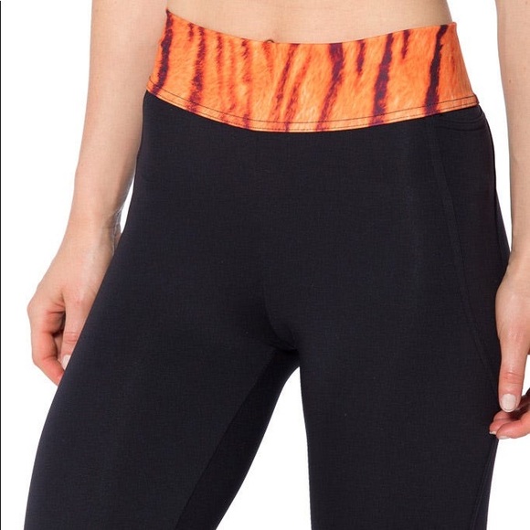 XL - Blackmilk TIGER STRIPES YOGA PANTS 💚💚 2 for $50 - Picture 3 of 7